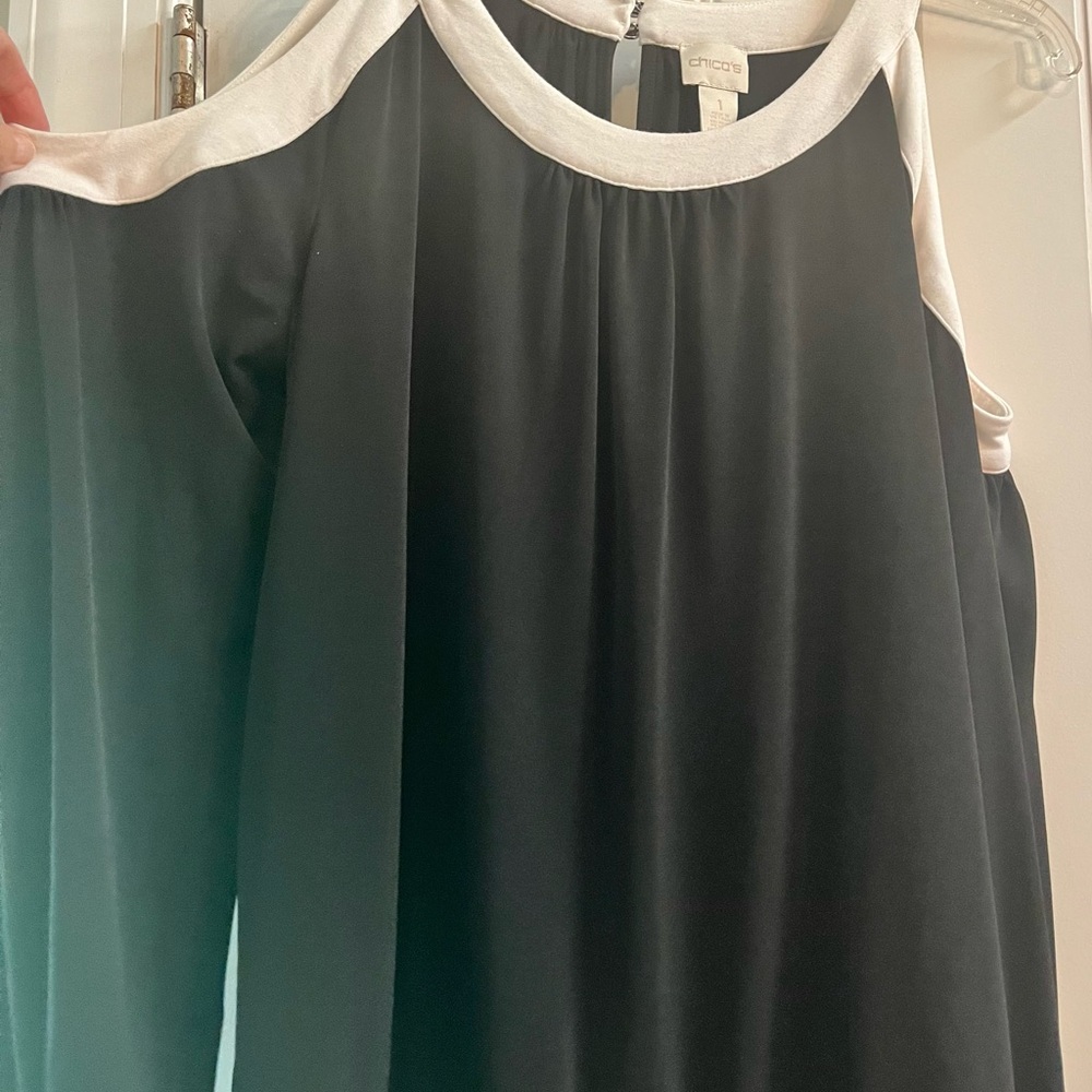 Chicos cold shoulder Women's Black, White contrast trim top size 1, missy M - Picture 5 of 7